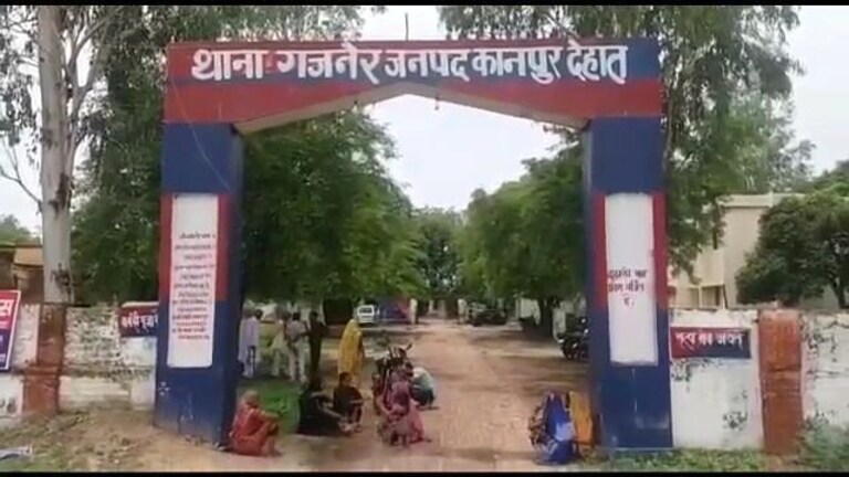 गुंडई की इंतहा! शोहदे ने छेड़खानी का विरोध कर रही बिटिया पर धारदार हथियार से किया हमला UP Tak