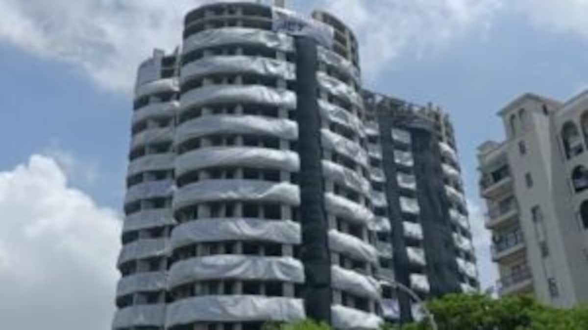 नोएडा ट्विन टावर: कुतुब मीनार से बड़ी इमारत की कहानी, 70 Cr में बनी, गिरेगी इतने करोड़ में UP Tak