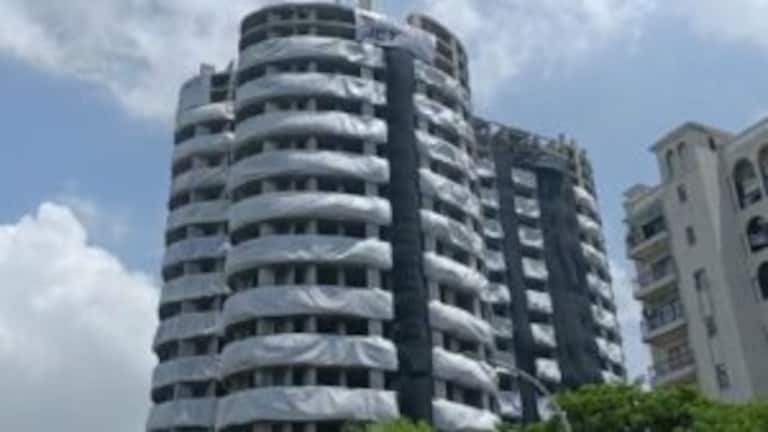 नोएडा ट्विन टावर: कुतुब मीनार से बड़ी इमारत की कहानी, 70 Cr में बनी, गिरेगी इतने करोड़ में UPTak
