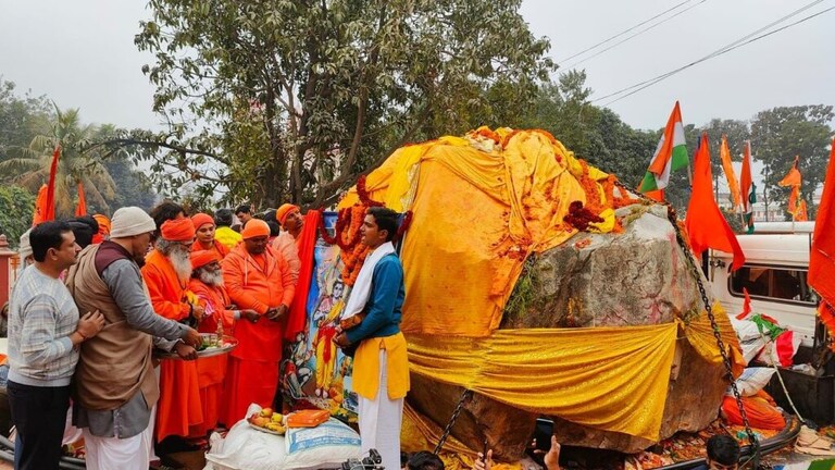गोरखपुर में शालिग्राम शिलाओं का हुआ जोरदार स्वागत, एक झलक पाने के लिए आतुर दिखे लोग UP Tak