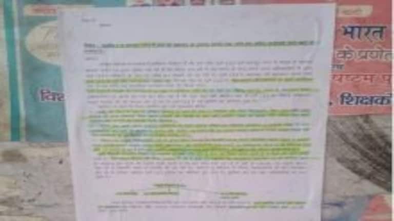 कानपुर में फूटा पोस्टर बम, SP पर रिश्वत लेने का आरोप लगाते हुए जगह-जगह चिपकाए गए पोस्टर UP Tak