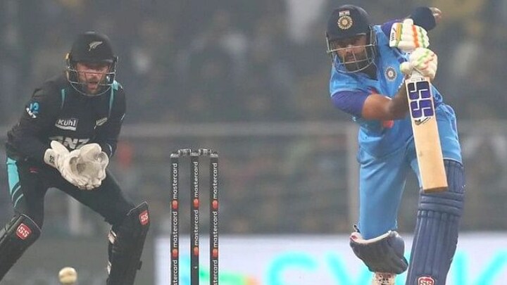 INDvsNZ: लखनऊ की पिच तैयार करने वाले क्यूरेटर को किया गया बर्खास्त, पंड्या ने उठाए थे सवाल UP Tak