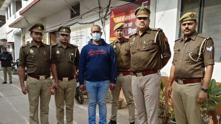 लखनऊ: अलाया अपार्टमेंट गिरने के मामले में एक और आरोपी गिरफ्तार, बिल्डर अभी भी फरार UP Tak