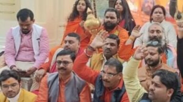 मुलायम सिंह यादव को पद्म विभूषण देने का हिंदू महासभा ने किया विरोध, सरकार पर बोला हमला UPTak