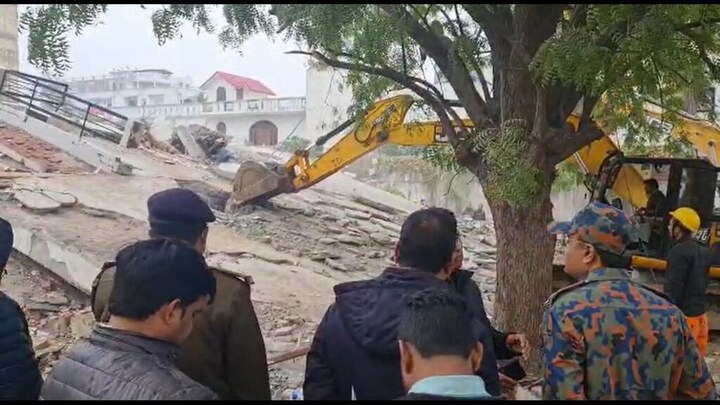 लखनऊ: अपार्टमेंट गिरने के मामले में सपा नेता शाहिद के बेटे समेत 3 के खिलाफ FIR दर्ज UP Tak