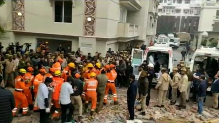 लखनऊ इमारत हादसा: सपा नेता अब्बास हैदर की मां के बाद पत्नी की भी मौत, अखिलेश ने जताया दुख UP Tak