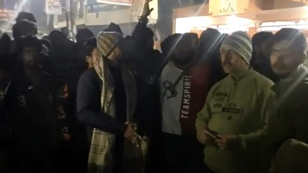 बलिया: BJP विधायक के रिश्तेदार के कुत्ते की मौत पर हुआ जमकर हंगामा, केस दर्ज UP Tak