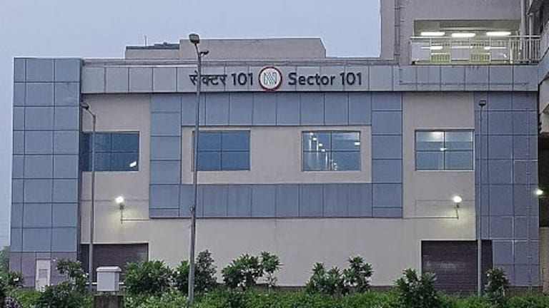 नोएडा: मेट्रो स्टेशन के पास बेहोश होकर गिरा व्यक्ति, अस्पताल में कराया गया भर्ती, मगर… UP Tak