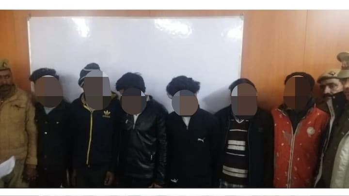 मेट्रो में भीड़ के बीच धक्का लगाकर करते थे मोबाइल चोरी, शक होने पर ऐसे बचते थे, 6 गिरफ्तार UP Tak