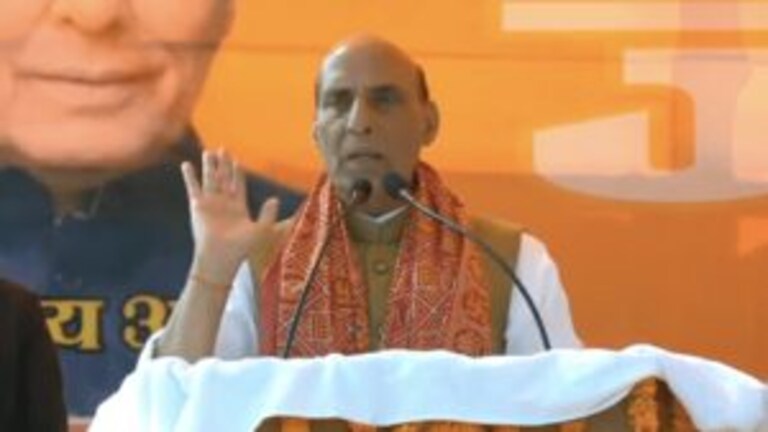 लखनऊ: राजनाथ सिंह ने पूछा- राशन मिल रहा है? जवाब में लोगों ने बता दी ये बड़ी समस्या, जानें UP Tak