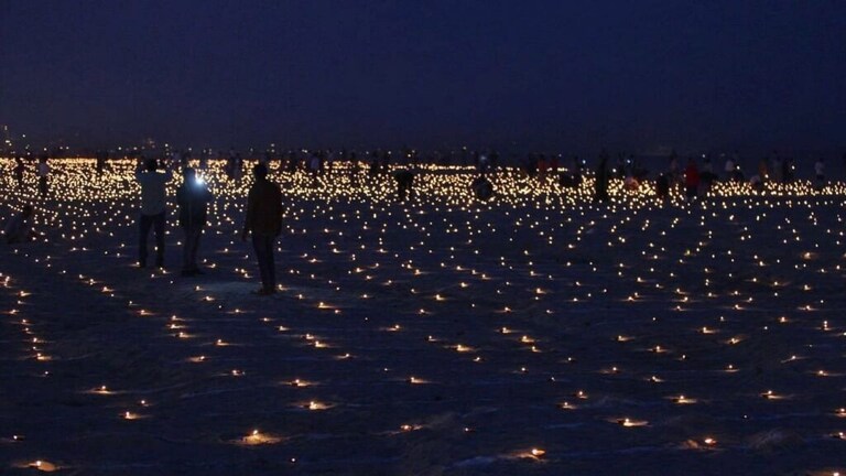 वाराणसी देव दीपावली: महादेव की नगरी को रोशनी का हार पहनाने वाले कुम्हार होंगे आत्मनिर्भर! UP Tak