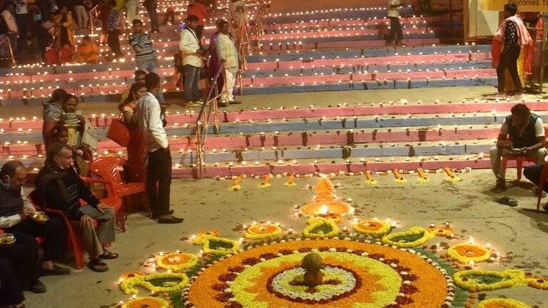 Dev Deepawali: लाखों दीपों से सजेंगे काशी के गंगा घाट, विश्वनाथ मंदिर में दिखेगी ऐसा नजारा UPTak