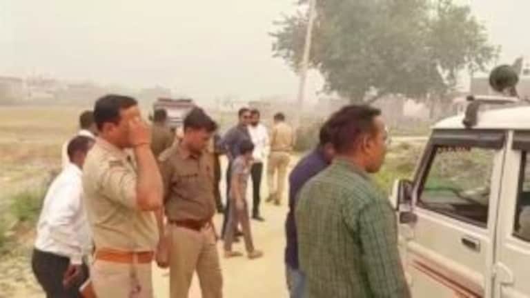 इटावा: सरकारी जमीन पर कब्जा कर रहे दबंगों ने लेखपाल पर किया हमला, मोबाइल छीनकर हुए फरार UP Tak