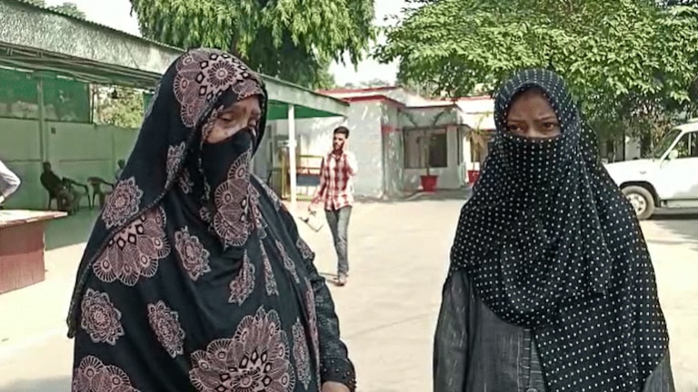 बरेली: व्हाट्सएप के एक मैसेज ने महिला की उड़ाई नींद, लव मैरिज के बाद पति ने दिया तीन तलाक UP Tak