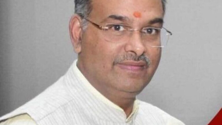 लखनऊ: कौन हैं विनय कुमार पाठक, जिनपर आगरा यूनिवर्सिटी में कमीशन का खेल करने का लगा है आरोप UP Tak