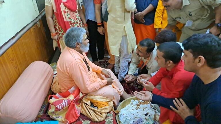 वाराणसी: श्रद्धालुओं को मां अन्नपूर्णा के दर्शन के साथ प्रसाद के रूप में दिया जाएगा सिक्का UP Tak