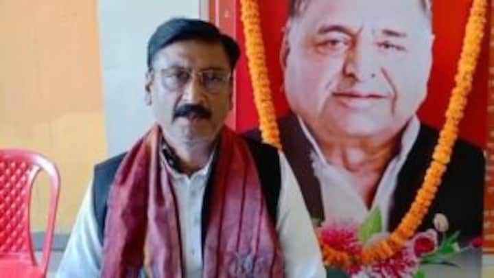 वाराणसी में इस शख्स के सपनों में आते हैं ‘नेताजी’ मुलायम सिंह यादव, देते हैं ये खास संदेश UP Tak