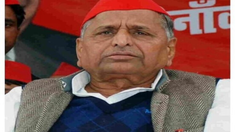 कासगंज: नेता जी पर अभद्र टिप्पणी करने वाली शिक्षिका पर भड़के सपाई, कार्रवाई की मांग UP Tak