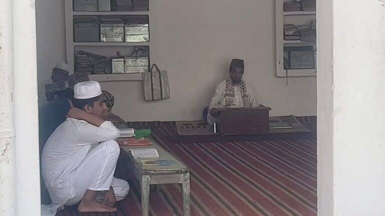 मुरादाबाद में 500 से ज्यादा मदरसे गौर मान्यता प्राप्त, सर्वे रिपोर्ट में हुआ खुलासा UP Tak