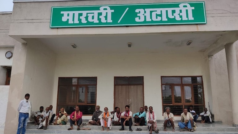 बांदा में आसमान से गिरी आफत, आकाशीय बिजली की चपेट में आने से चार लोगों की मौत UP Tak