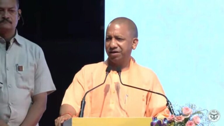 लखनऊ: यूपी CM योगी आदित्यनाथ ने इंडियन रोड कांग्रेस के 81वें अधिवेशन का किया उद्घाटन UP Tak
