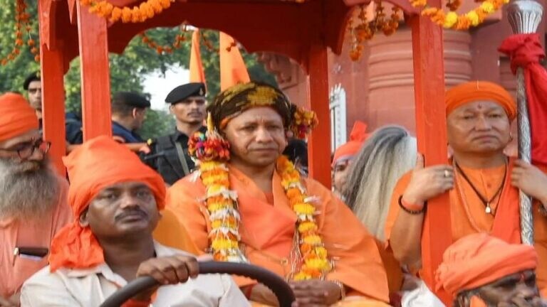 गोरखनाथ मंदिर से निकलेगी विजयदशमी शोभयात्रा, रथ पर सवार होकर सीएम योगी करेंगे अगुवाई UP Tak