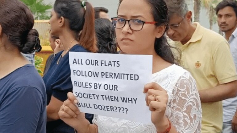 श्रीकांत त्यागी वाली सोसायटी में अवैध निर्माणों पर आज चल सकता है बुल्डोजर, दहशत में लोग UP Tak