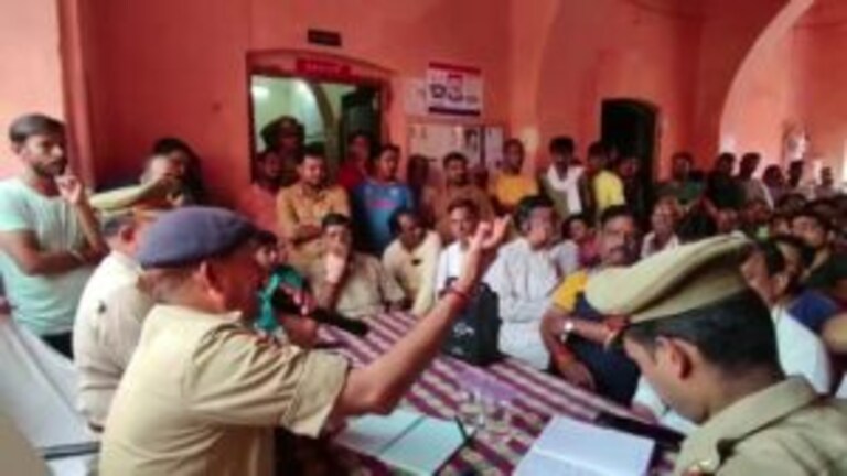 वाराणसी: PMO तक पहुंचा काशी विश्वनाथ दर्शन करने आए श्रद्धालुओं से धन उगाही का मामला UP Tak