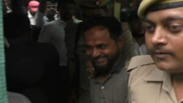 दुष्कर्म मामले में वाराणसी की कोर्ट से इटावा के मौलाना जरजिस को मिली 10 साल की कैद UP Tak