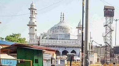 ज्ञानवापी मामला : कथित शिवलिंग की कार्बन डेटिंग कराने की अर्जी का अदालत ने संज्ञान लिया UP Tak