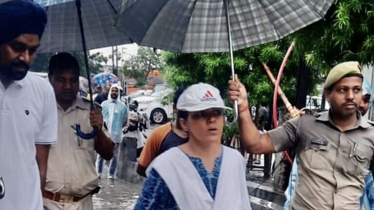 मिलिए लखनऊ की कमिश्नर रोशन जैकब से, जिन्होंने किया कुछ ऐसा काम कि हो रही खूब तारीफ UP Tak