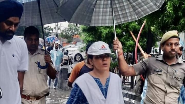 मिलिए लखनऊ की कमिश्नर रोशन जैकब से, जिन्होंने किया कुछ ऐसा काम कि हो रही खूब तारीफ UP Tak