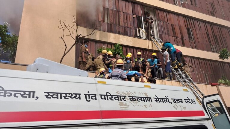 लखनऊ के लेवाना होटल में आग से लोगों को बचाते हुए शिव बाबू की तबीयत बिगड़ी, लाए गए अस्पताल UP Tak