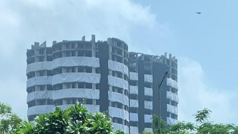नोएडा ट्विन टावर ढहें इससे पहले आसपास की इमारत वाले पढ़ें केरल के सुगुणन की ये जरूरी सलाह UP Tak