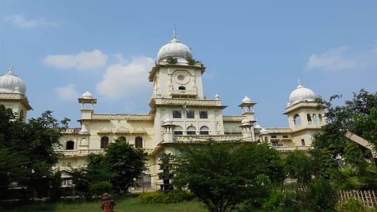 लखनऊ यूनिवर्सिटी का प्रवेश परीक्षा कार्यक्रम जारी, जानें आवेदन की अंतिम तारीख, सभी डिटेल्स UP Tak