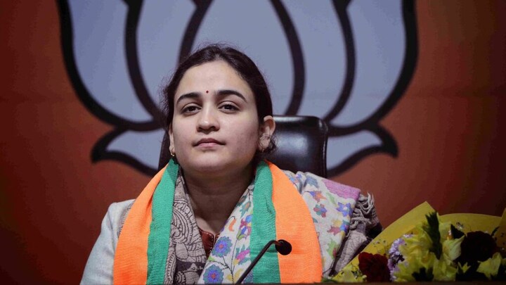 BJP नेता अपर्णा यादव की मां का बाराबंकी ट्रांसफर, 25 साल से लखनऊ नगर निगम में थीं तैनात UP Tak