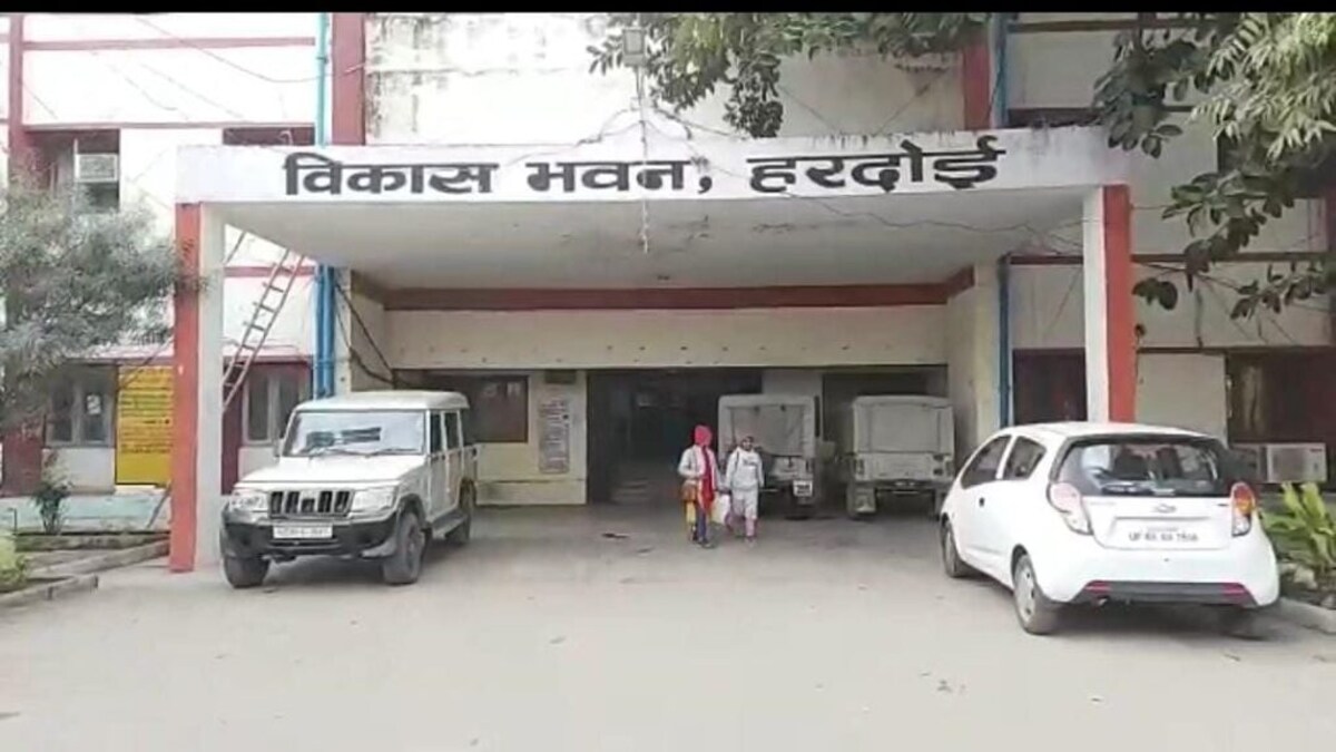 हरदोई: 13 हजार से ज्यादा मुर्दे ले रहे थे पेंशन, खुलासे के बाद विभाग ने लिया बड़ा एक्शन UP Tak