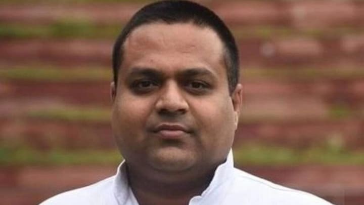 सपा मीडिया सेल ट्विटर हैंडल के संचालक मनीष जगन को लखनऊ पुलिस ने किया गिरफ्तार, जानिए UP Tak