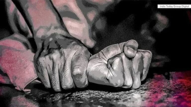 पति ने बनाए अप्राकृतिक संबंध, संतान न होने पर पत्नी के प्राइवेट पार्ट पर ब्लेड से किया वार UP Tak