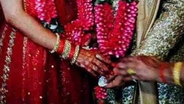 वाराणसी: ‘शराबी’ दूल्हे के कदम लड़खड़ाए तो दुल्हन ने किया शादी से इनकार, खूब मचा बवाल UP Tak