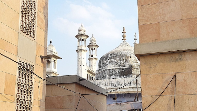 ज्ञानवापी विवाद: हटाए गए कमिश्नर अजय मिश्रा ने अदालत को सौंपी 6-7 मई के सर्वे की रिपोर्ट UP Tak