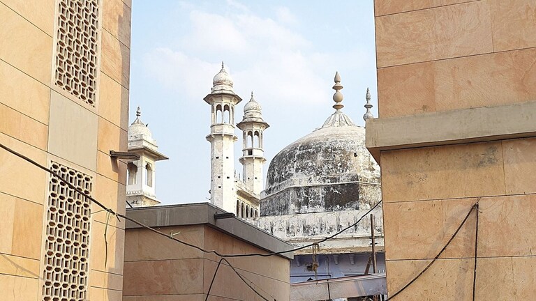 ज्ञानवापी विवाद: हटाए गए कमिश्नर अजय मिश्रा ने अदालत को सौंपी 6-7 मई के सर्वे की रिपोर्ट UP Tak