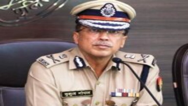 यूपी डीजीपी मुकुल गोयल का निर्देश- सभी थानों में महिला बीट अफसरों की होगी नियुक्ति UP Tak