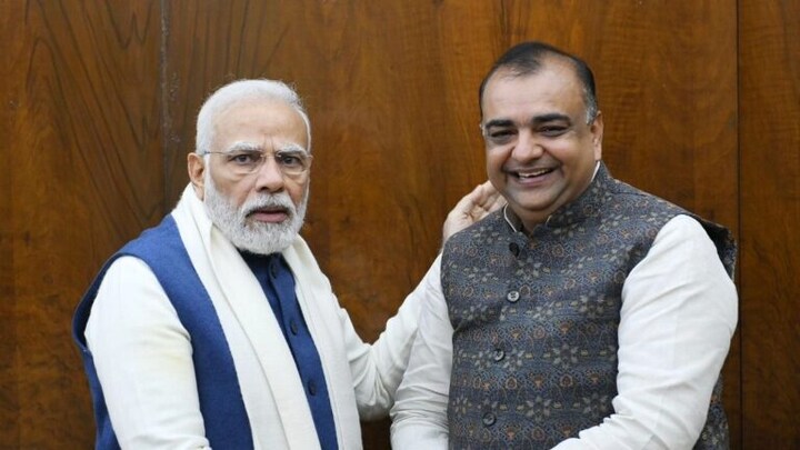 रामपुर में पहली बार BJP का परचम लहराने वाले विधायक आकाश सक्सेना ने PM मोदी से की मुलाकात UP Tak