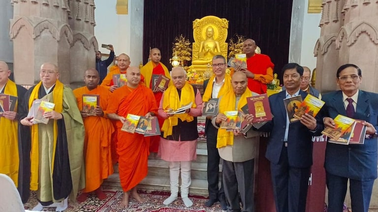 सारनाथ महाबोधि मंदिर की दीवारों पर बने चित्रों को मिली नई रंगत, आयोजित हुआ समर्पण समारोह UP Tak