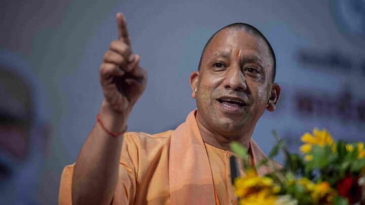 गोरखपुर: सीएम योगी ने कहा- विकास और सुशासन को आगे बढ़ाना प्रबुद्धजनों के हाथों में है UP Tak