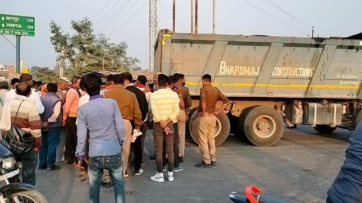 बांदा में भीषण सड़क हादसा, तेज रफ्तार ट्रक ने मां-बेटे को रौंदा, गुस्साई भीड़ ने किया बवाल UP Tak
