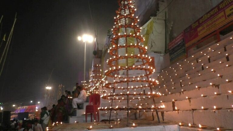 वाराणसी में आज मनाई जाएगी देव दीपावली, जानिए कौनसा प्रमुख आयोजन कितने बजे होगा? UP Tak