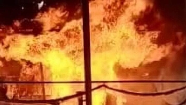 महराजगंज: घर में आग लगने से गर्भवती महिला और उसकी बेटी की मौत, पुलिस को पता चली ये बात UP Tak