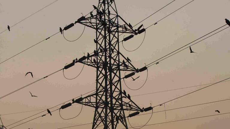 लोएस्ट बिड पर भी UP में क्यों निरस्त हुआ अडाणी ग्रुप का टेंडर? परत दर परत जानिए पूरी कहानी UP Tak